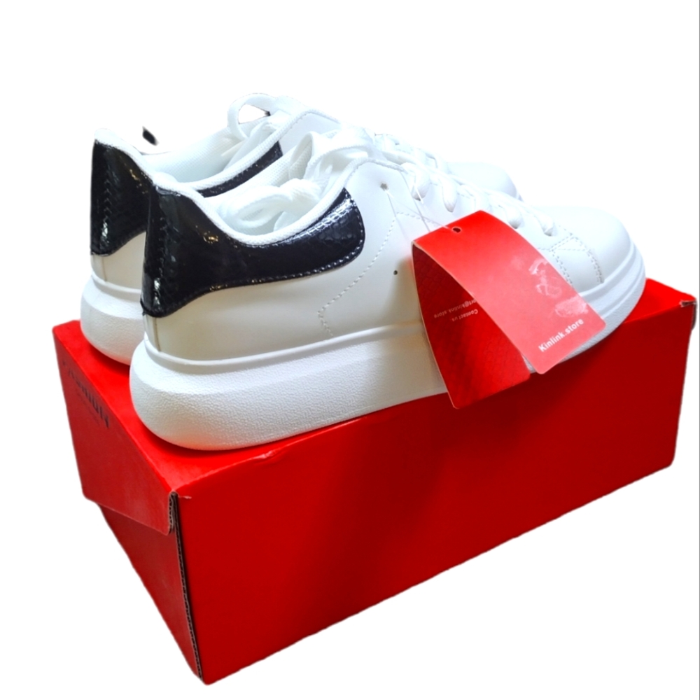 NWT Women's Sneakers White and Balck - Picture 5 of 6